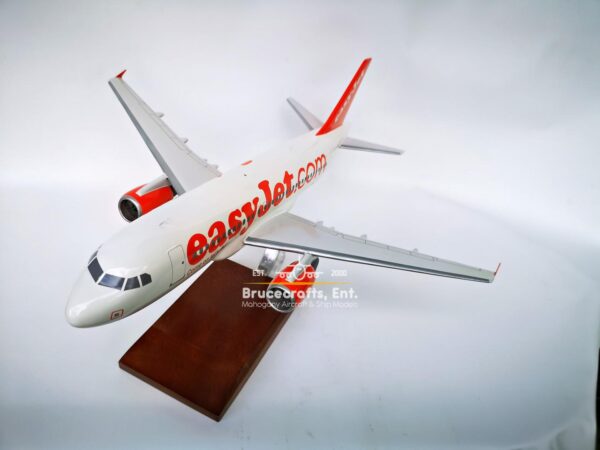 Model of Airbus A319 Easyjet with detailed craftsmanship.